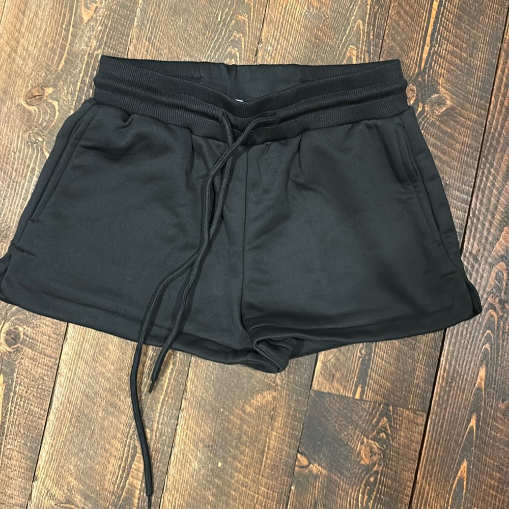 Comfy shorts size small. Never worn and SUPER soft!